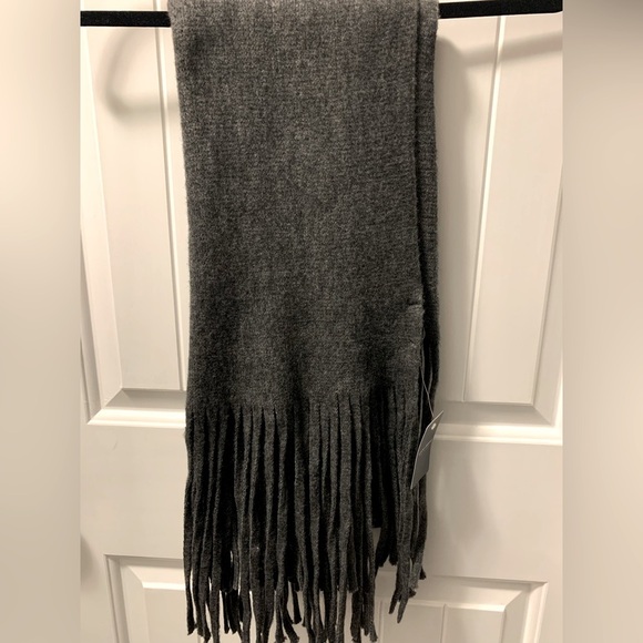 5/$25 item: NWT Lucky Brand Blanket Fringe Scarf - Picture 2 of 5